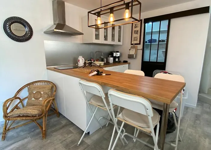 Σπίτι διακοπών Charming House In Village Centre With Terrace