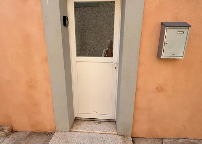 Charming House In Village Centre With Terrace Σπίτι διακοπών *